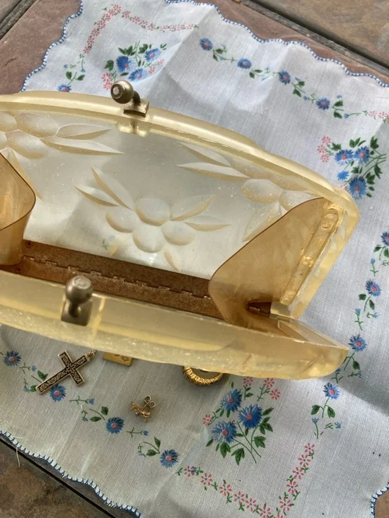 Vintage Yellow Lucite Floral Clutch with jewelry - Picture 2 of 9